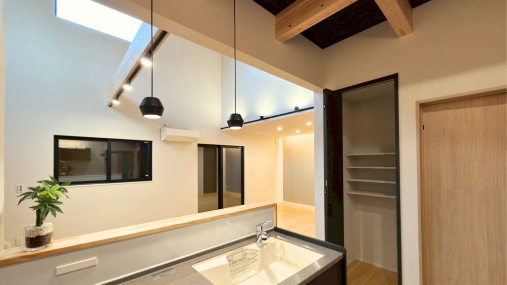 キッチン・リビング・パントリー