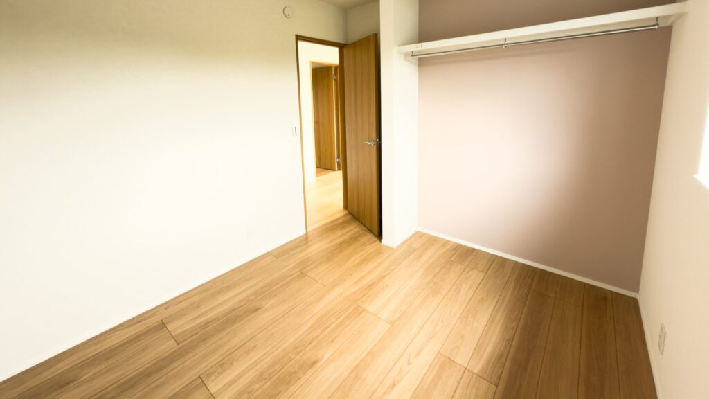 共用品を趣味部屋に分けることで、5.2帖を個人の時間に使いやすくした子ども部屋。