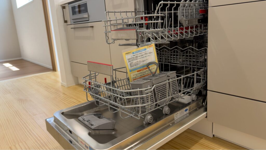 食後の食器をまとめて洗える、BOSCH製食器洗い乾燥機。